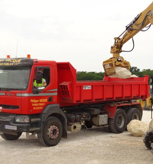 Camion tractopelle en Lot et Garonne